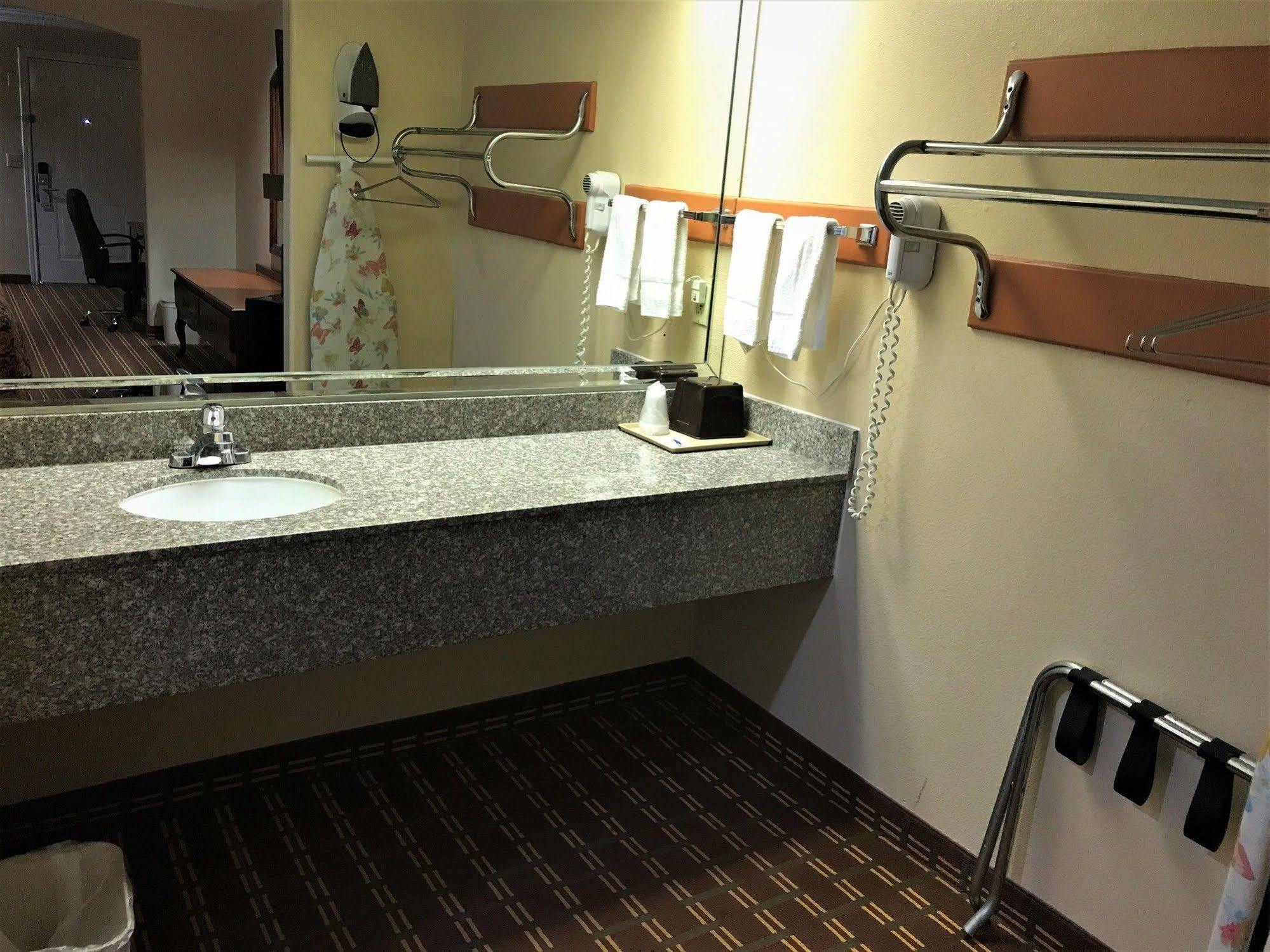 Luxury Inn Liberty Екстериор снимка